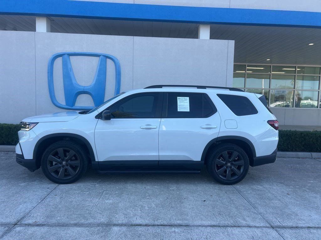 View vehicle photo 5