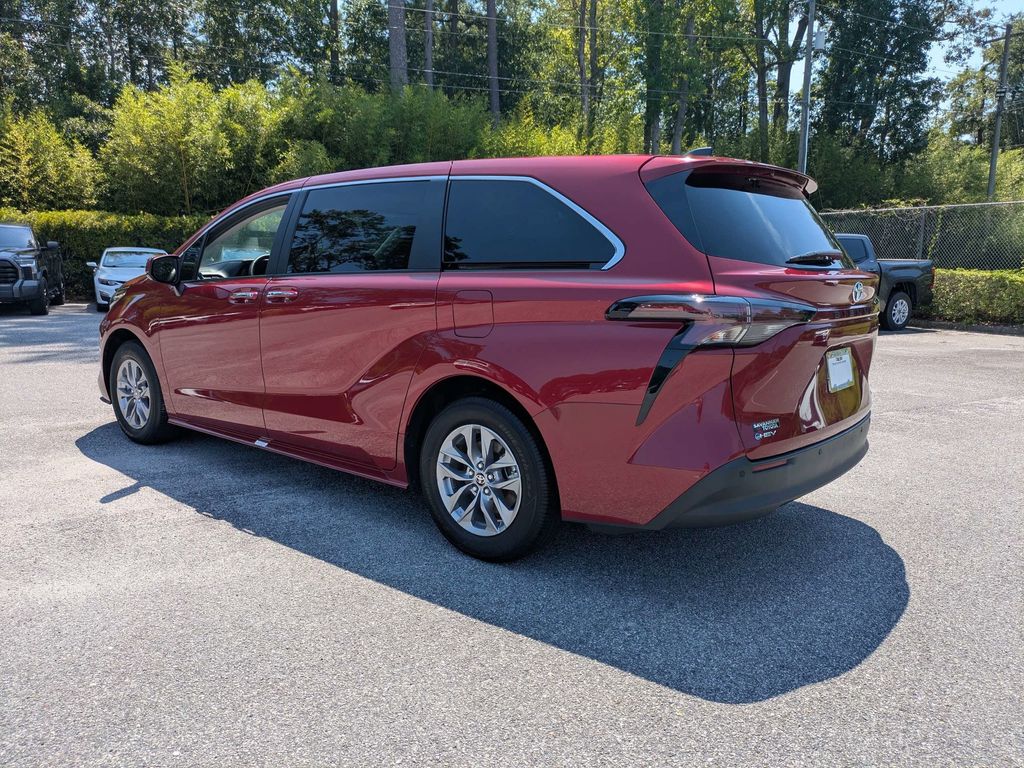 Used 2025 Toyota Sienna Van