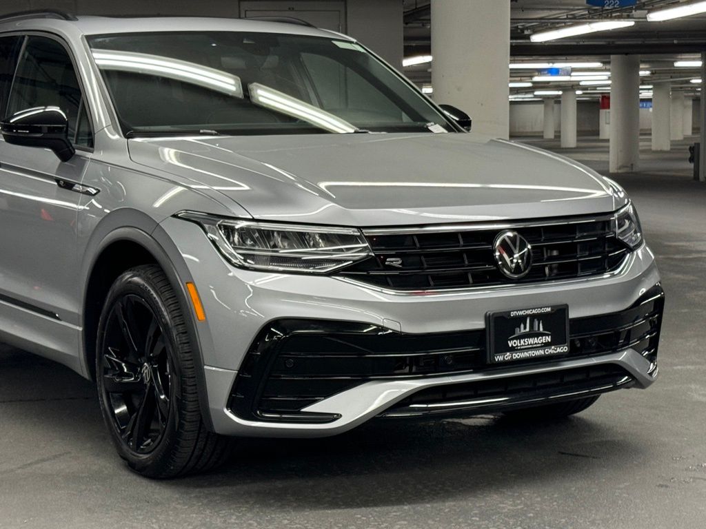 2023 Volkswagen Tiguan 2.0T SE R-Line Black 40