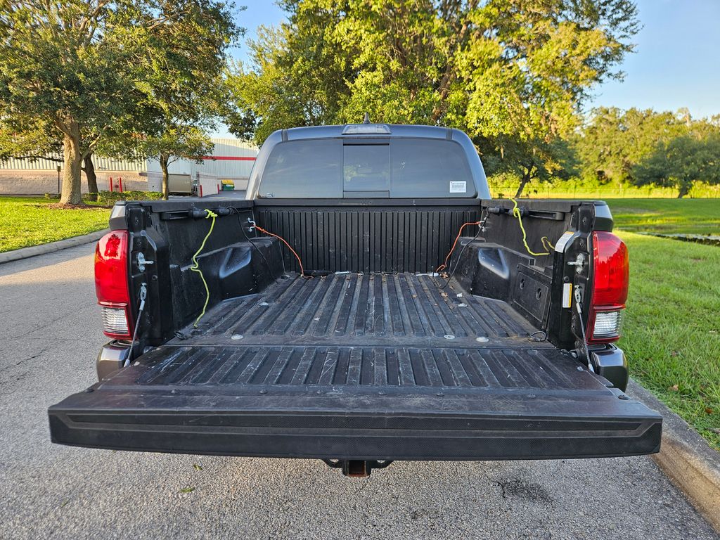 Thumbnail: 2022 Toyota Tacoma - 10