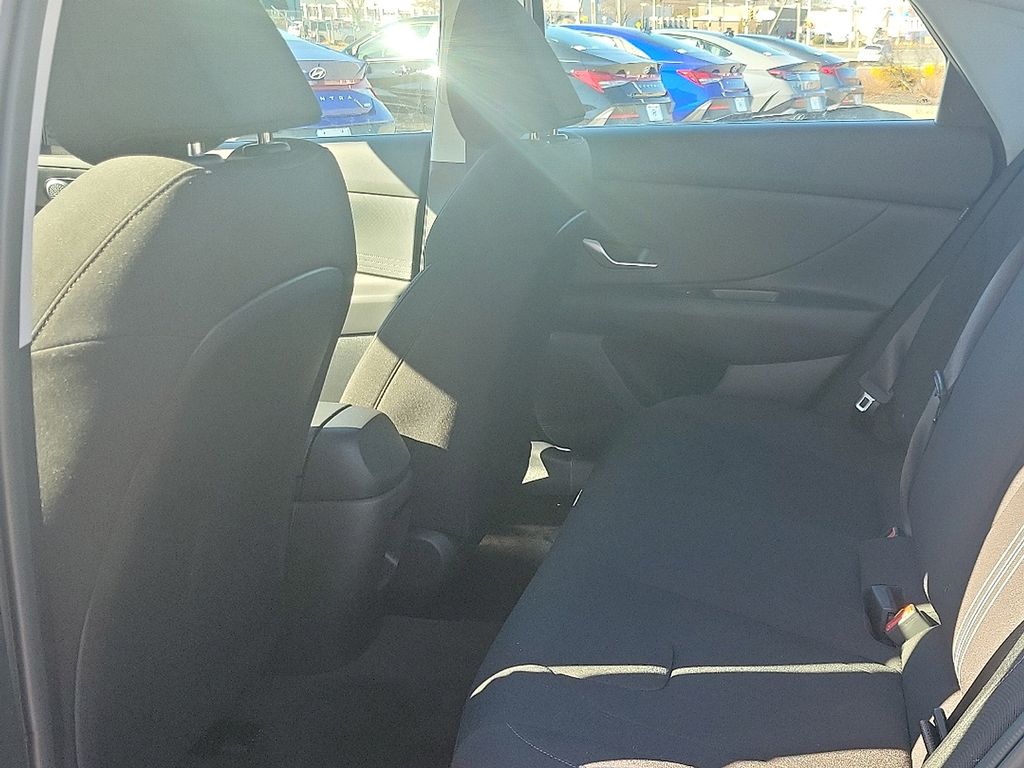 2025 Hyundai Elantra Sport 6