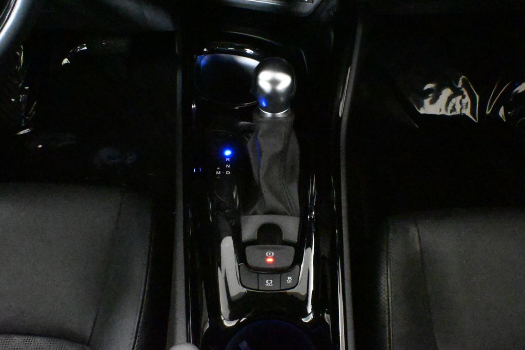 2022 Toyota C-HR XLE 25