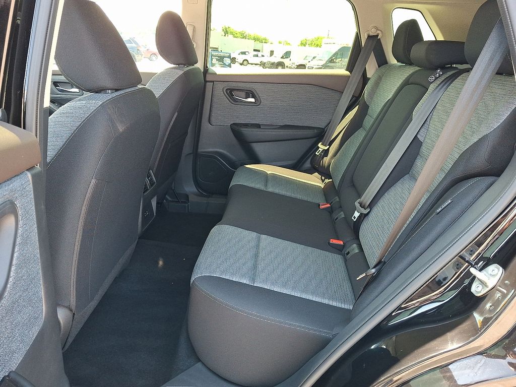 2023 Nissan Rogue — photo 11
