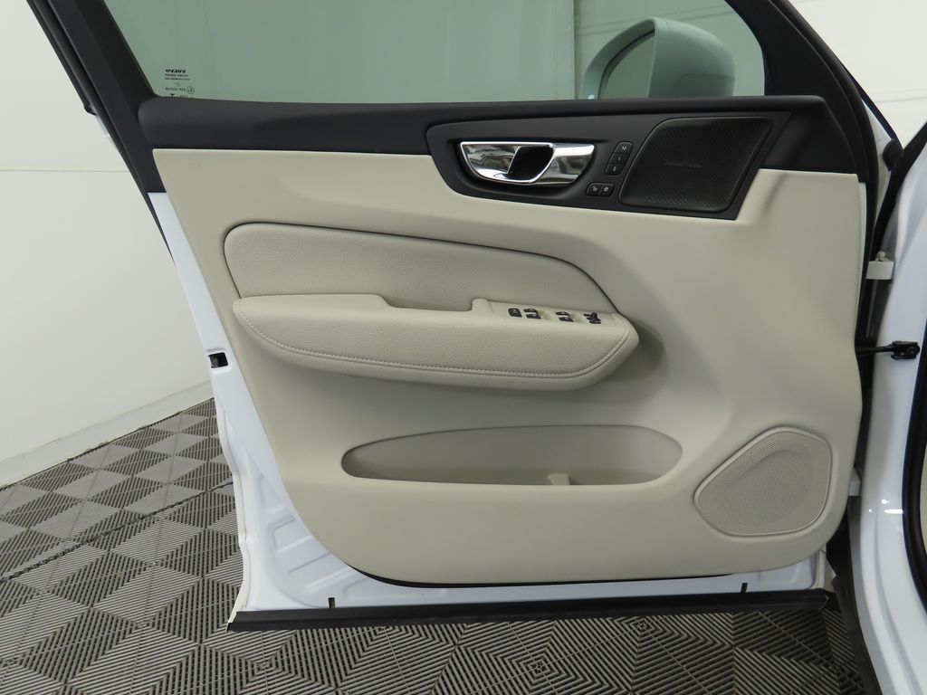 Thumbnail: 2019 Volvo XC60 - 24