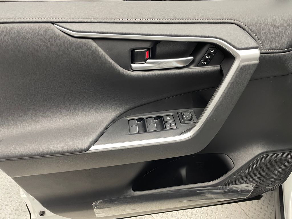 Thumbnail: 2025 Toyota RAV4 - 10