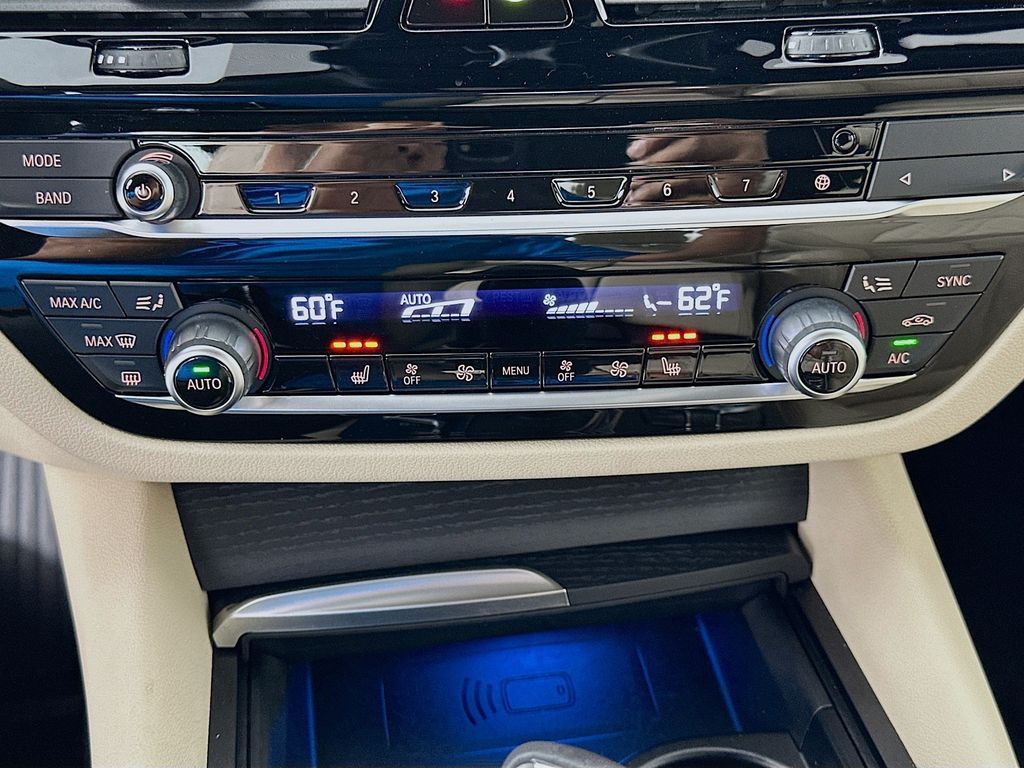 Thumbnail: 2023 BMW 5 Series - 16