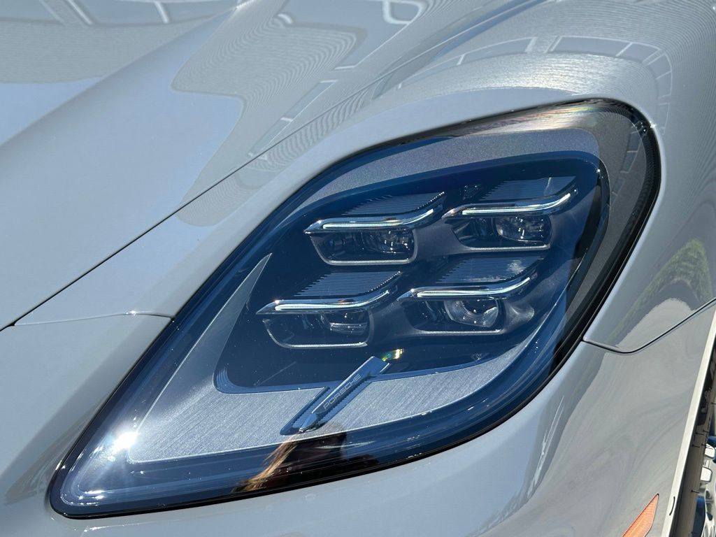 Thumbnail: 2026 Porsche Panamera - 13