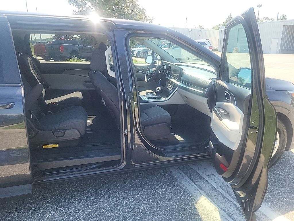 2022 Black Kia Carnival LX FWD Van