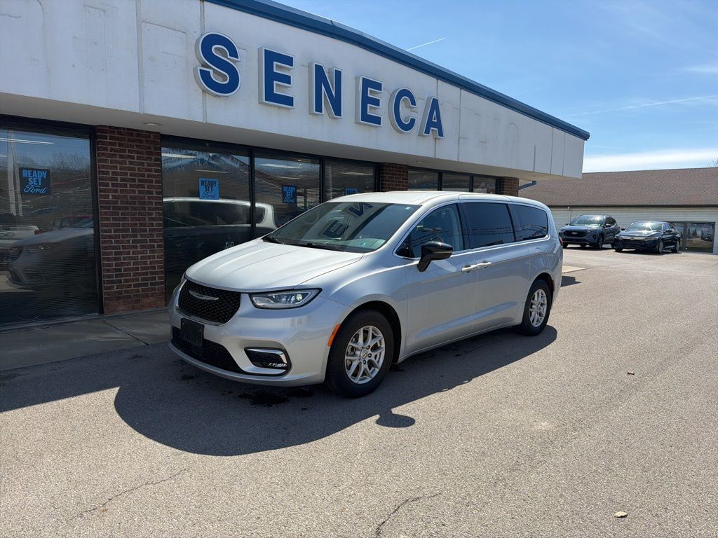 2024 Chrysler Pacifica Touring L