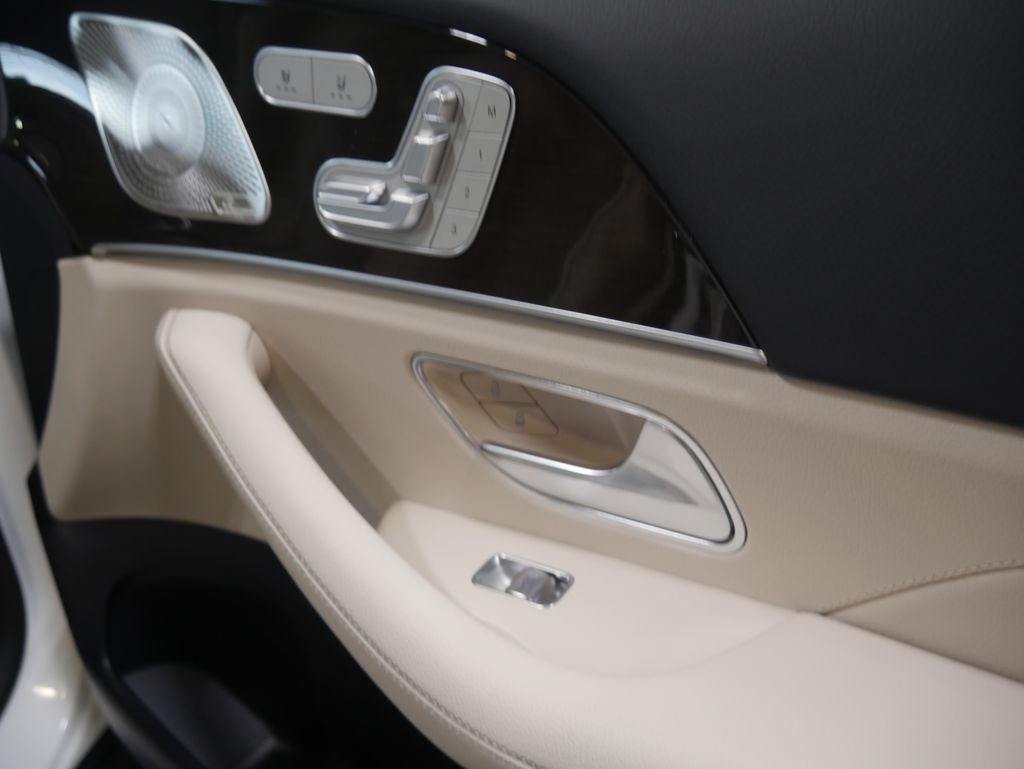 Thumbnail: 2026 Mercedes-Benz GLS - 26