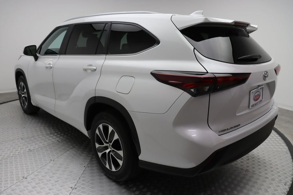 2024 Toyota Highlander XLE 11