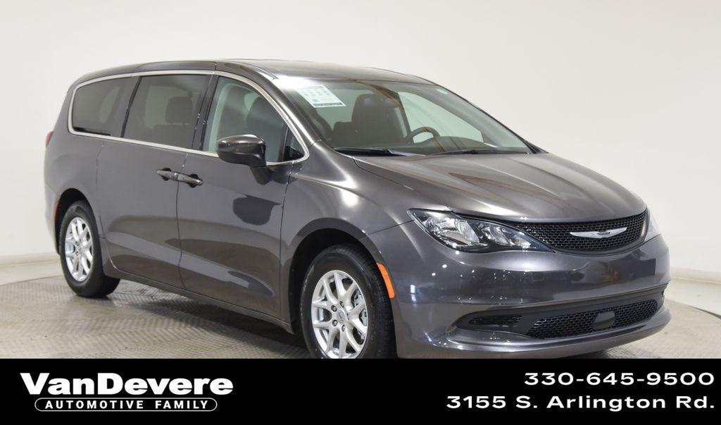 2022 Chrysler Voyager LX FWD