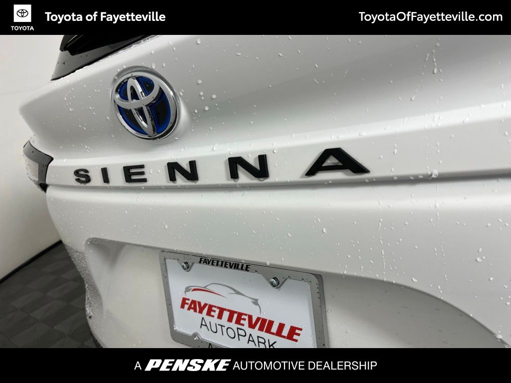 2025 Toyota Sienna LE 3