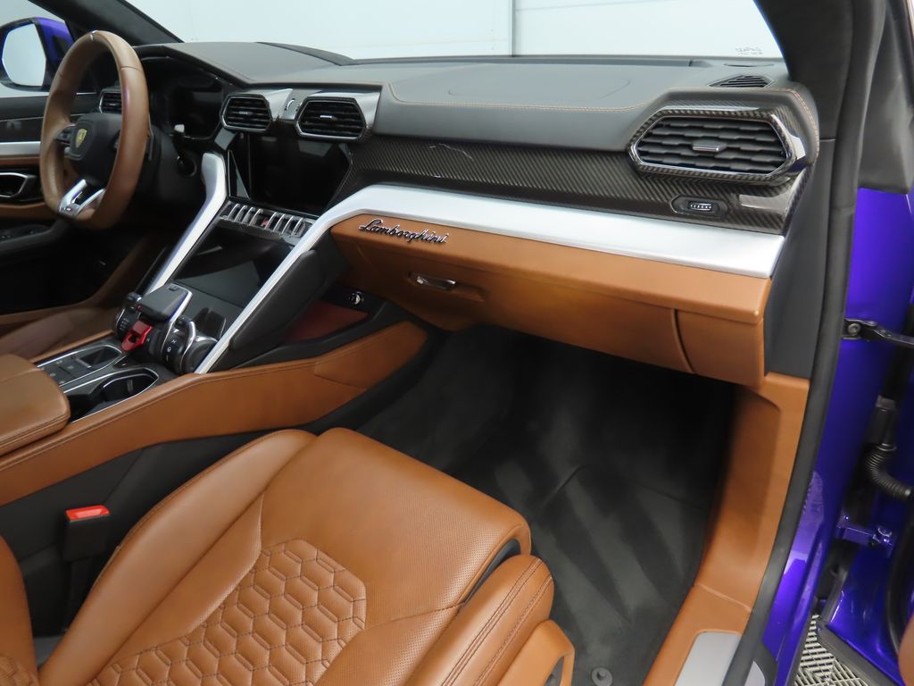 Thumbnail: 2022 Lamborghini Urus - 18