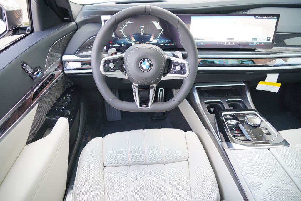Thumbnail: 2026 BMW 7 Series - 15