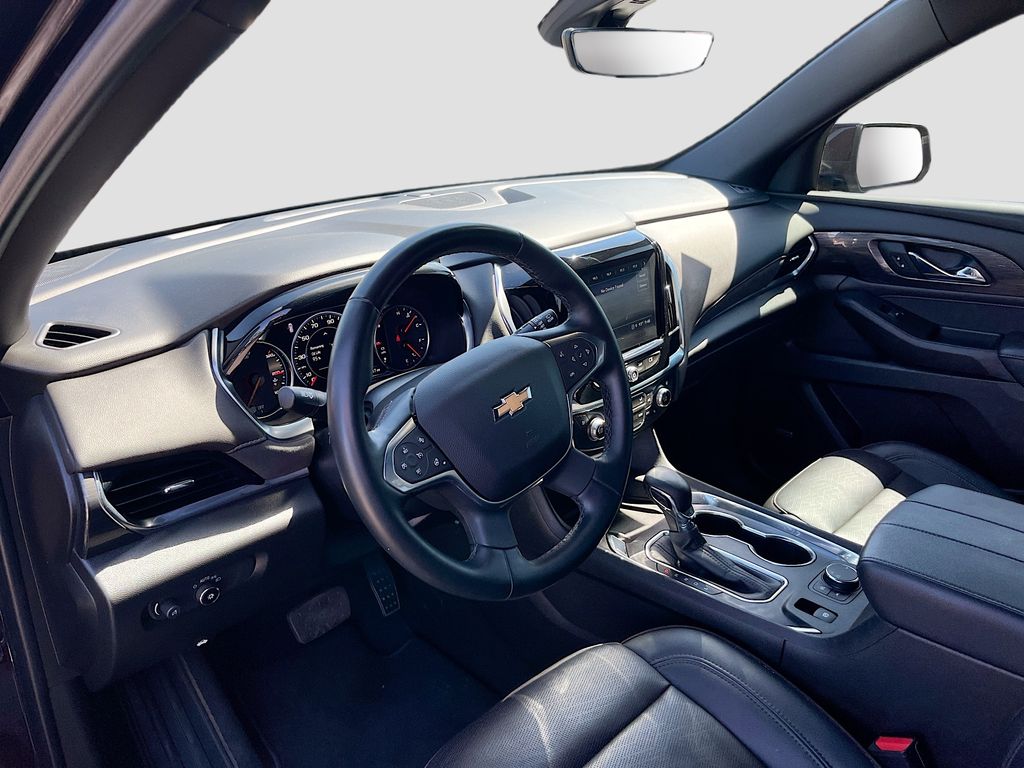 Used 2023 Red Chevrolet High Country image 9