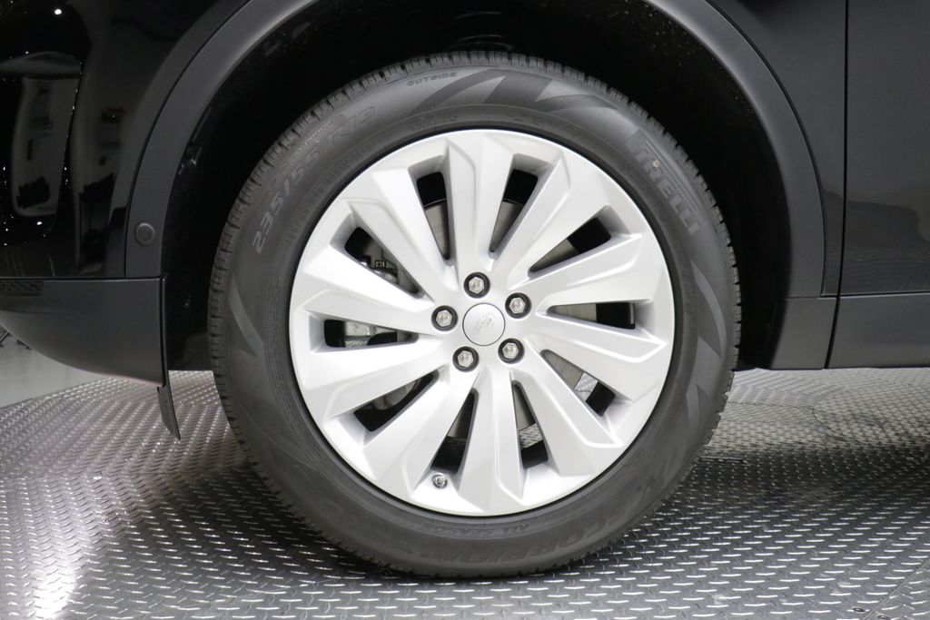 Thumbnail: 2020 Land Rover Discovery Sport - 9