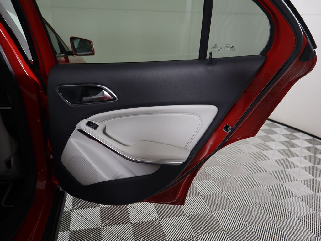 Thumbnail: 2019 Mercedes-Benz GLA - 27