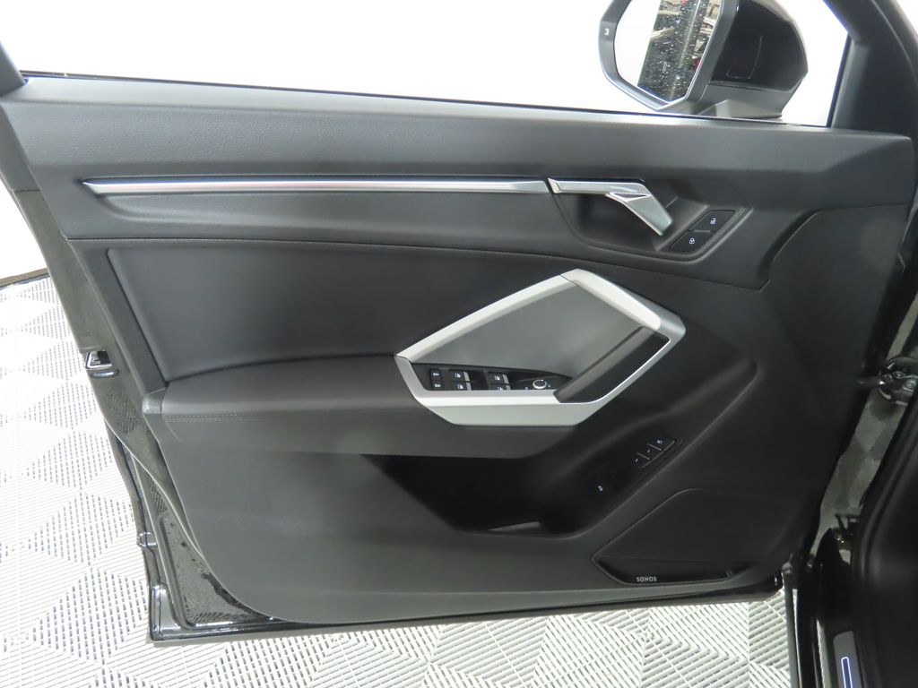 Thumbnail: 2025 Audi Q3 - 30