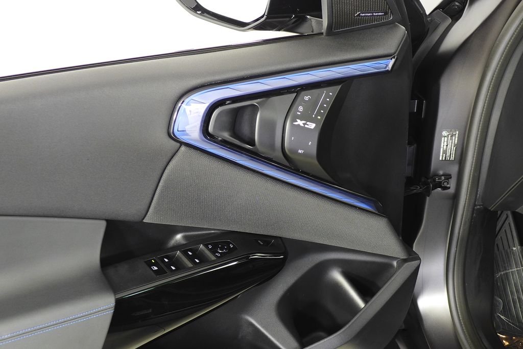Thumbnail: 2025 BMW X3 - 12