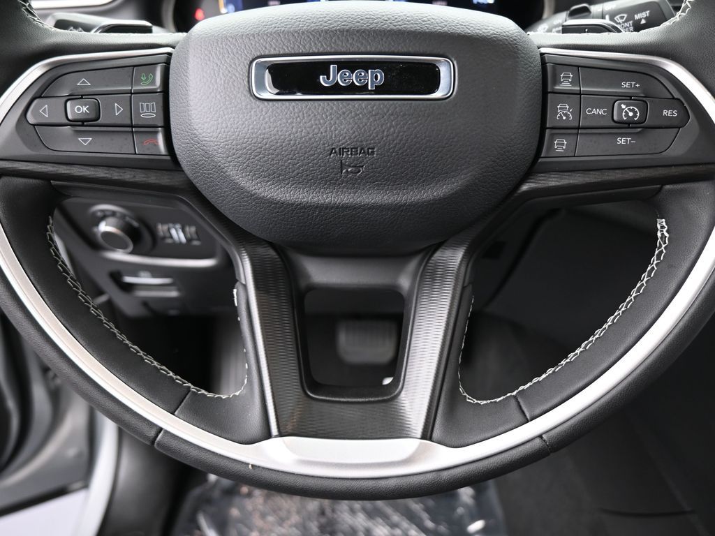 Used 2024 Silver Zynith Jeep Laredo image 30