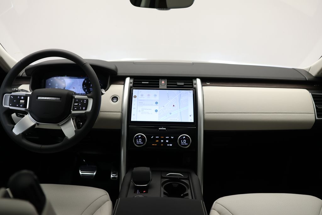 Thumbnail: 2026 Land Rover Discovery - 15