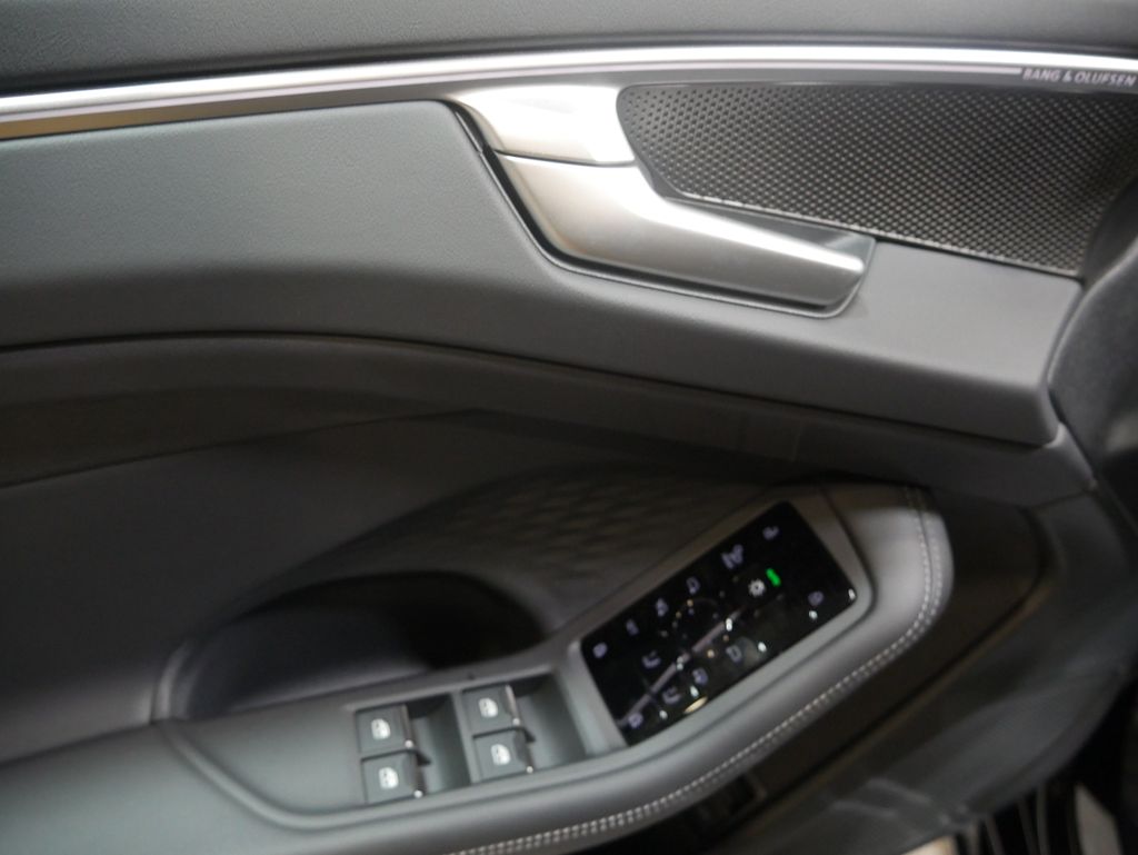 Thumbnail: 2026 Audi A6 - 17