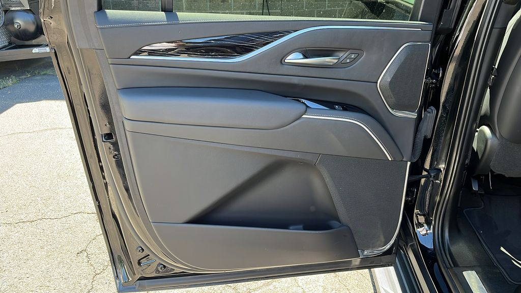 2022 Cadillac Escalade ESV Sport 23