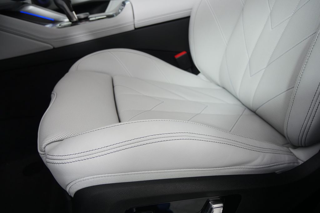 Thumbnail: 2026 BMW XM - 11