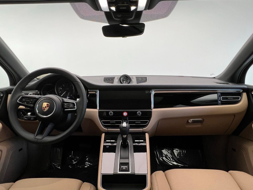2025 Porsche Macan  6
