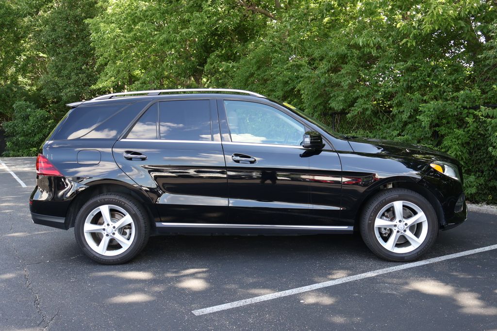 Thumbnail: 2016 Mercedes-Benz GLE - 9