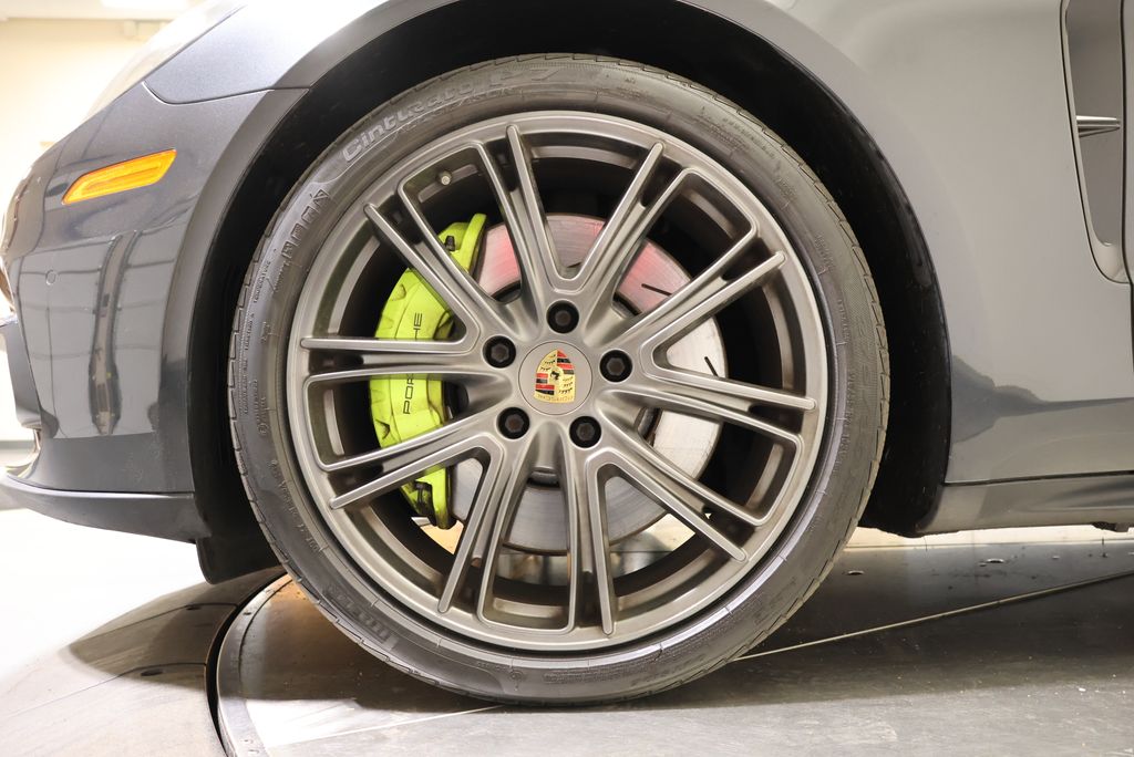 Thumbnail: 2020 Porsche Panamera - 9