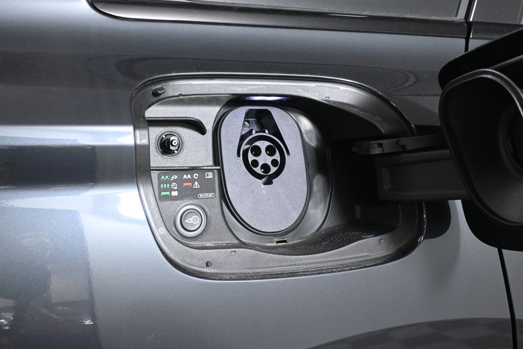 2025 Audi e-tron Premium 26