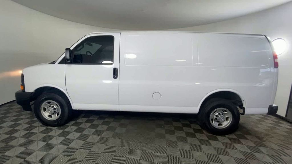 2017 Chevrolet Express 2500 Work Van 5