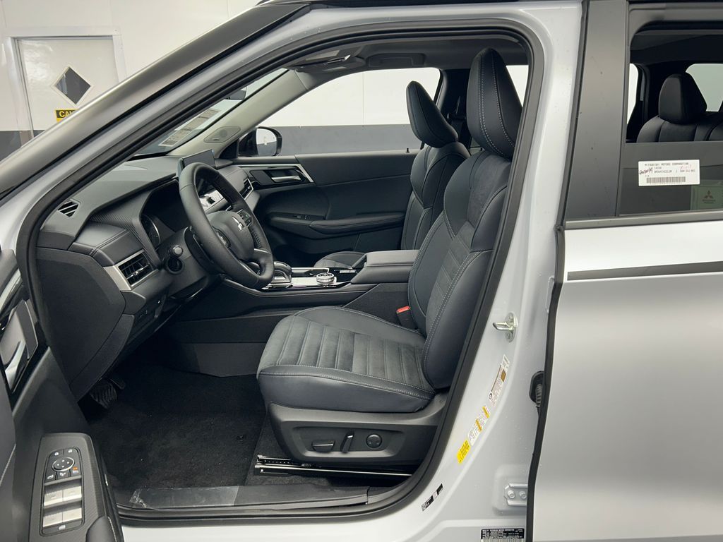 New 2026 White / Black Mitsubishi Trail Edition image 15
