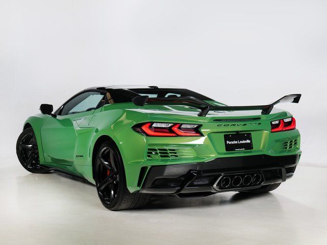 Used 2026 Green Chevrolet Z06 image 3
