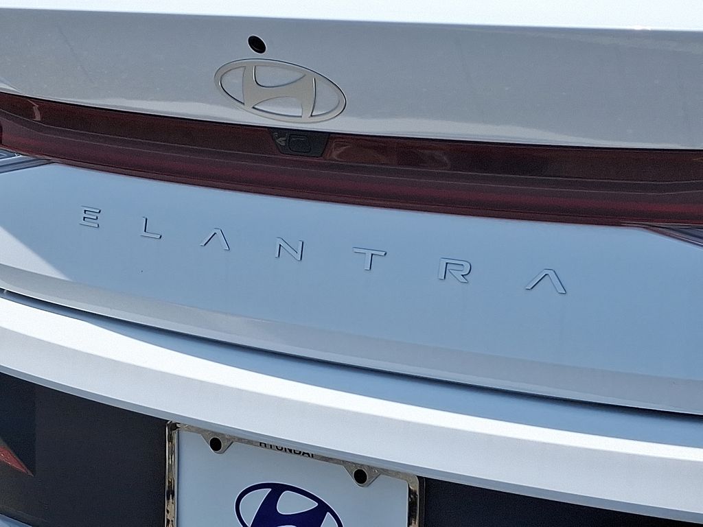 Thumbnail: 2025 Hyundai Elantra - 11