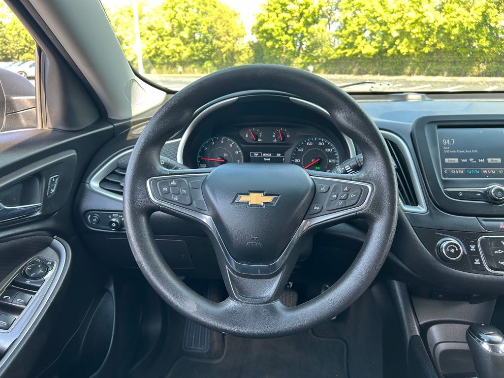 Thumbnail: 2016 Chevrolet Malibu - 12