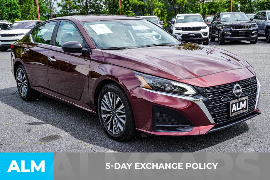 Used 2025 Red Nissan 2.5 SV image 4