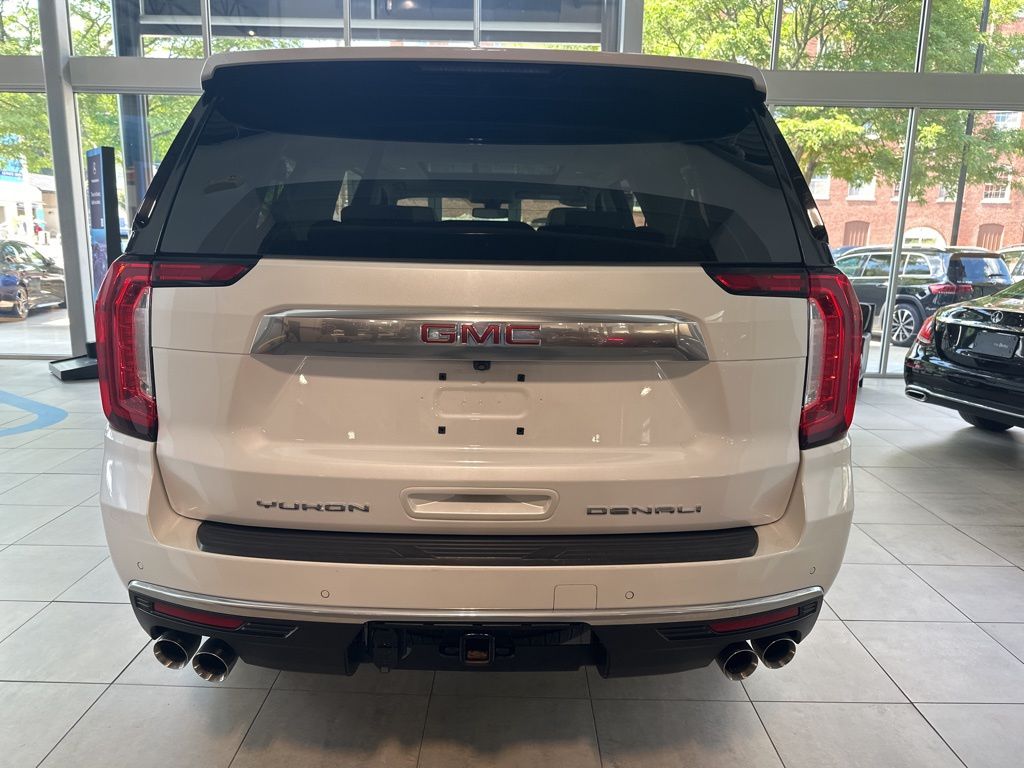 2021 GMC Yukon XL Denali 8