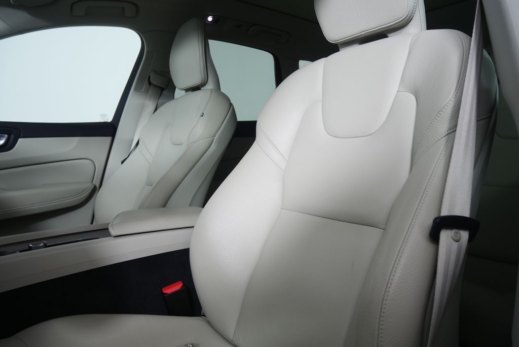 Thumbnail: 2021 Volvo XC60 - 10