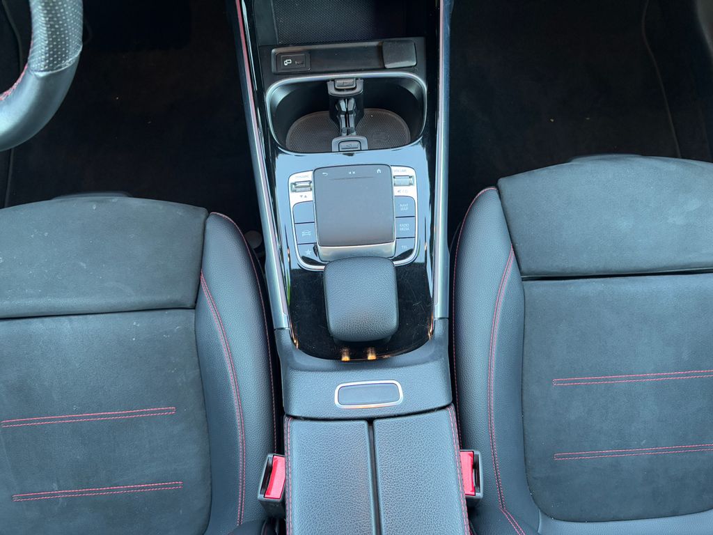 Thumbnail: 2020 Mercedes-Benz GLB - 17