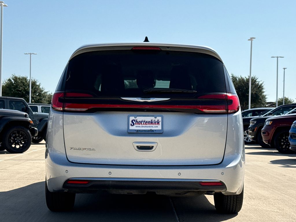 Used 2023 Chrysler Pacifica Van