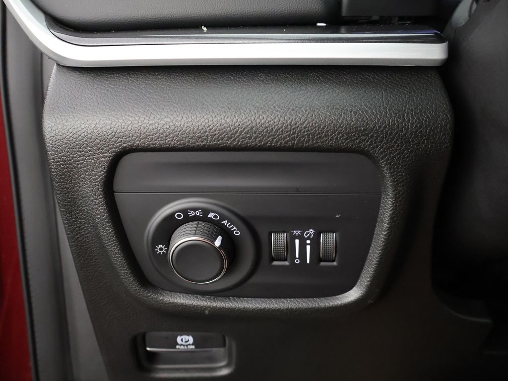 Used 2023 Red Jeep Laredo image 38