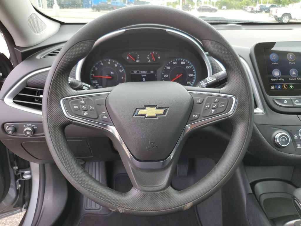 2025 Chevrolet Malibu LS 21