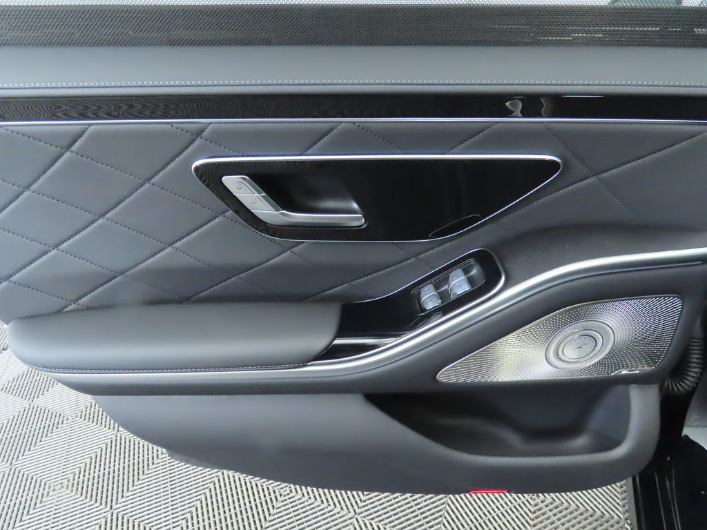2025 Mercedes-Benz S-Class S 580 27