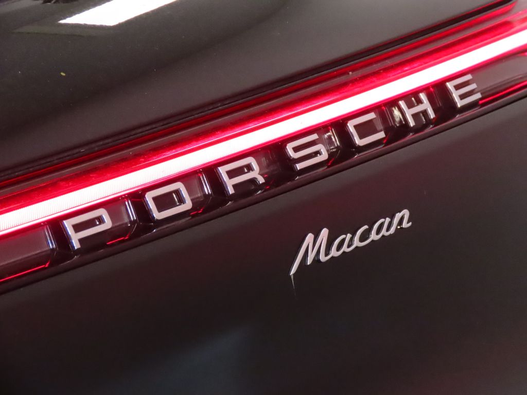 Thumbnail: 2024 Porsche Macan - 12