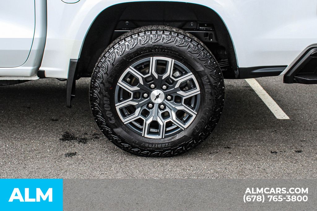 Used 2023 White Chevrolet Z71 image 15
