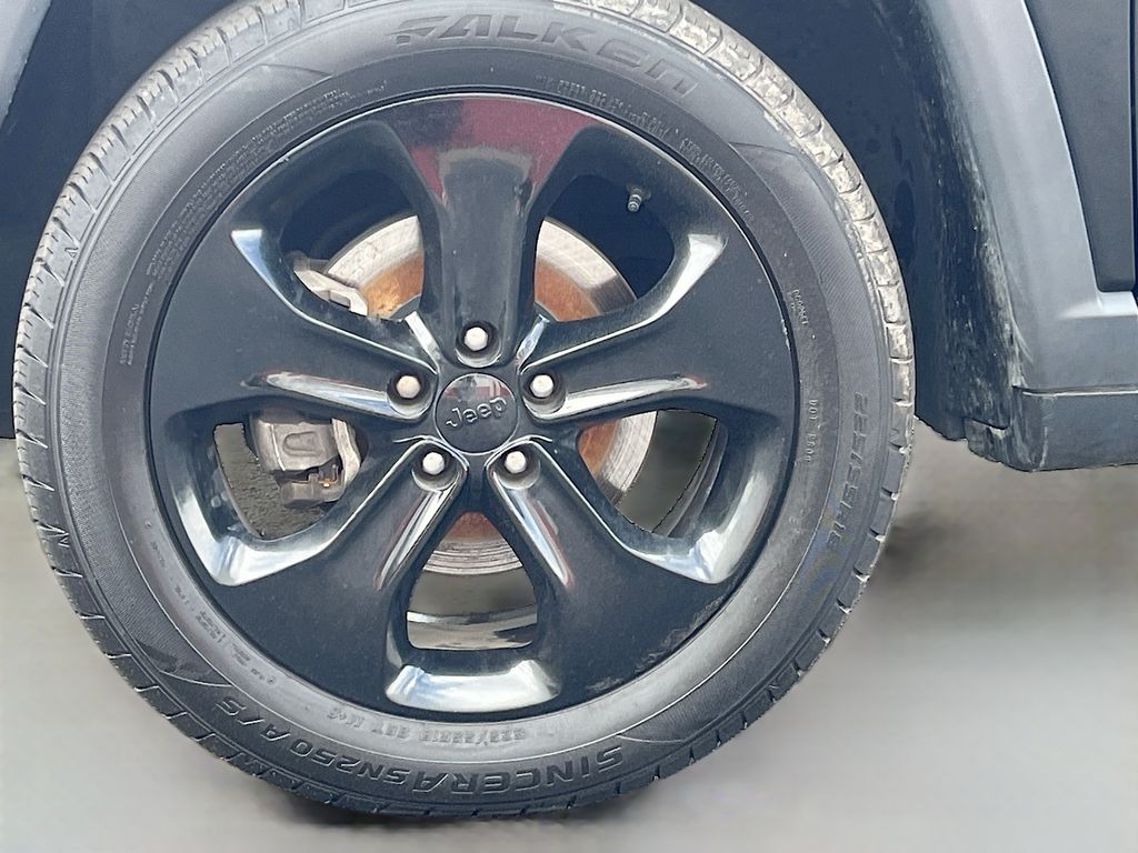 Used 2020 Black Jeep Latitude image 28