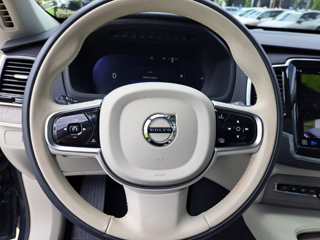 2025 Volvo XC90 Plus - Photo 17